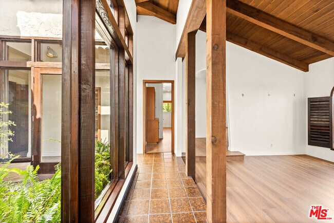 Building Photo - 3636 Malibu Country Dr