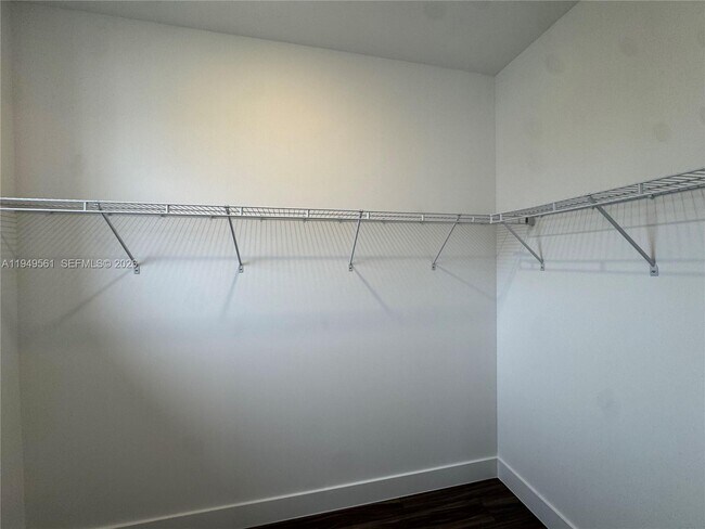 Building Photo - 19749 NE 16th Pl