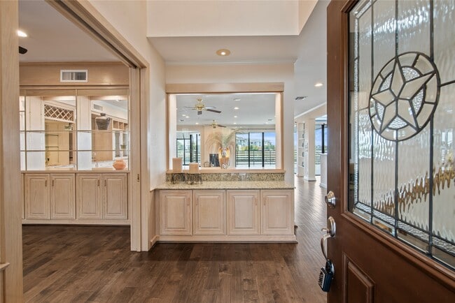 Building Photo - 2037 Enterprise Ave