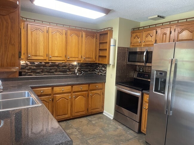 Building Photo - 1207 Cherokee Dr