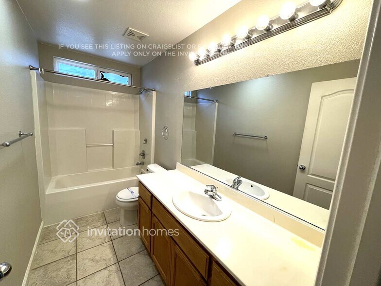 Building Photo - 5134 Rowe Dr