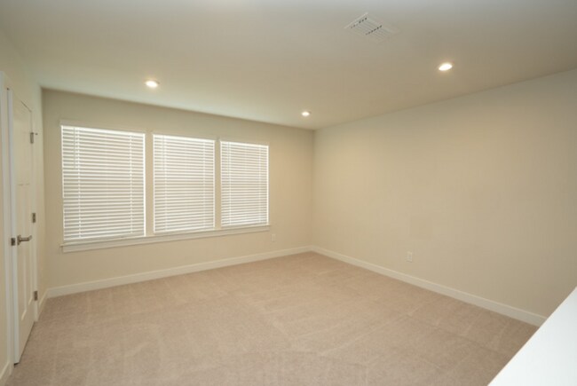 Building Photo - 3BR 2.5BA Home w/Resort Style Amenities at The Mills at Rocky River