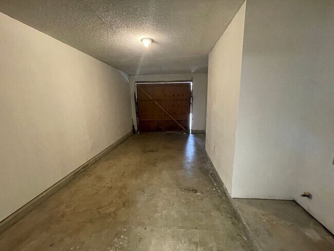 Building Photo - 20318 Thunderbird Rd