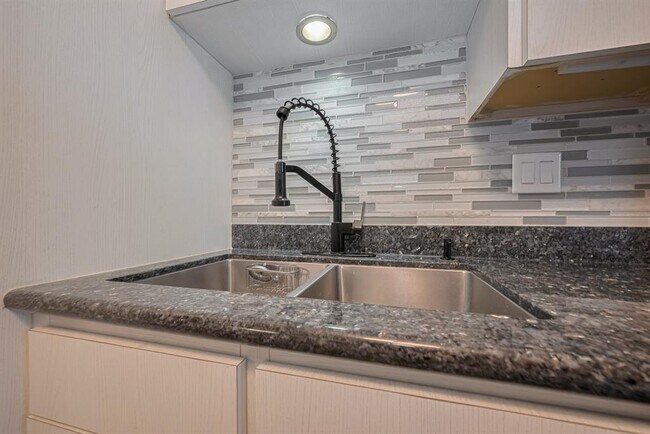 Building Photo - 836 Wax Myrtle Ln