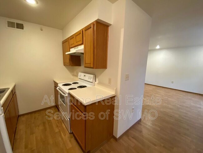 Building Photo - 750 S Campbell Ave