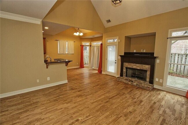 Building Photo - 1360 Eastgate Ct