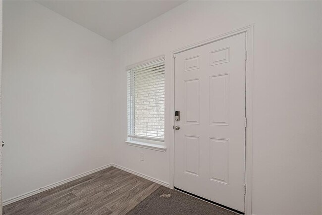 Building Photo - 24330 Elmwood Falls Dr