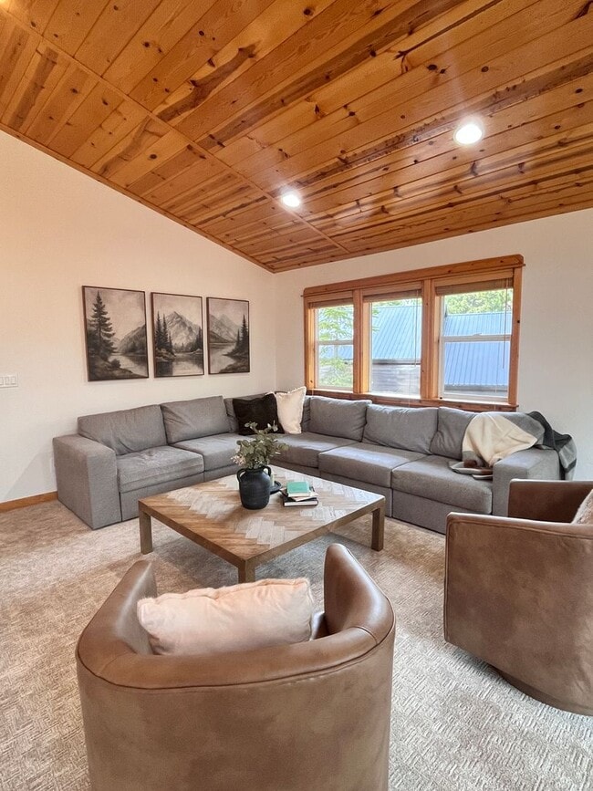 Building Photo - Flexible 3 month Lease available in Tahoe Donner - April, May, June