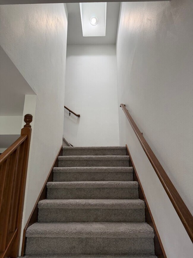 Building Photo - Saratoga Reach Beauty: Updated 4BR Home with Deck, Fireplace & Prime Mukilteo Location