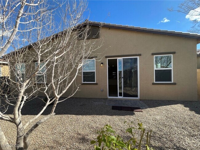 Building Photo - 2124 Del Aqua Ave
