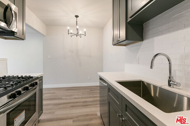 Building Photo - 2401 S Sycamore Ave