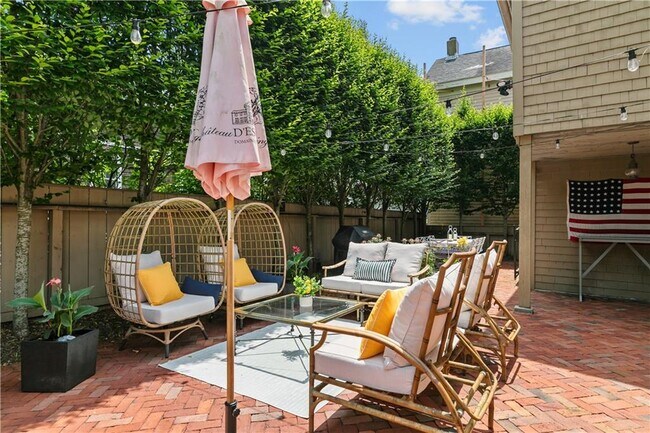 Building Photo - 35 2nd St