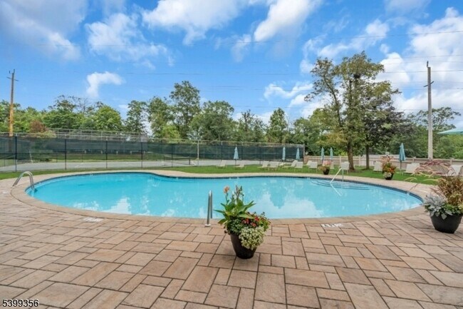 Building Photo - 17 Heritage Dr