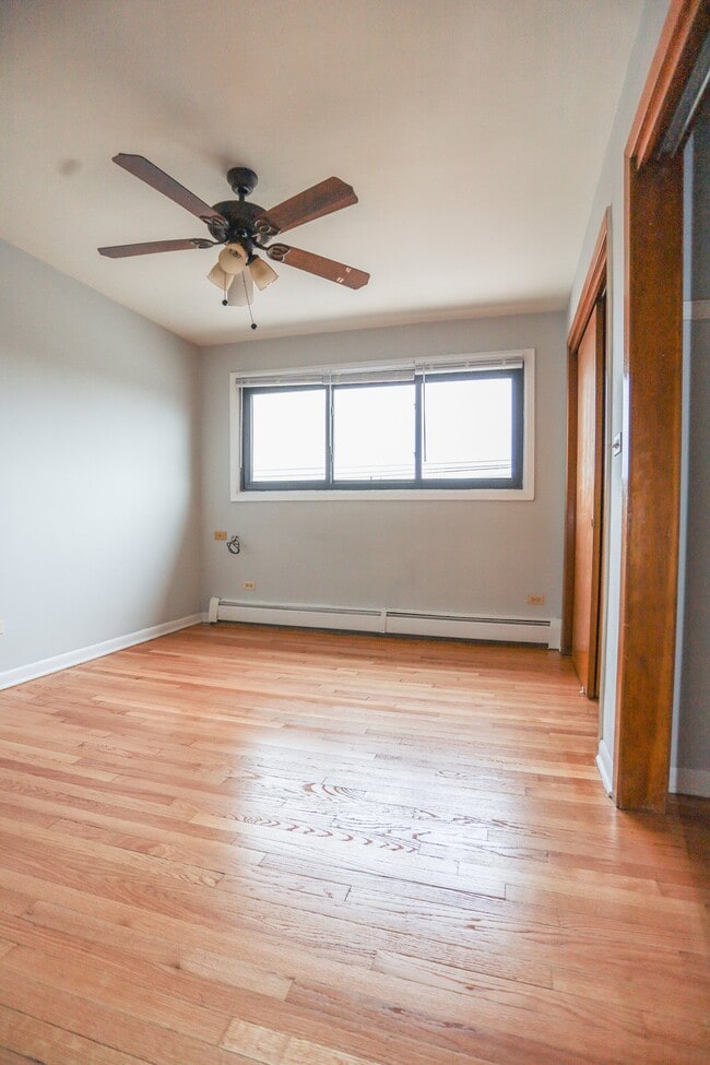 Building Photo - 2550 W Catalpa Ave