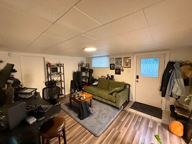 Building Photo - 1067 S 400 E