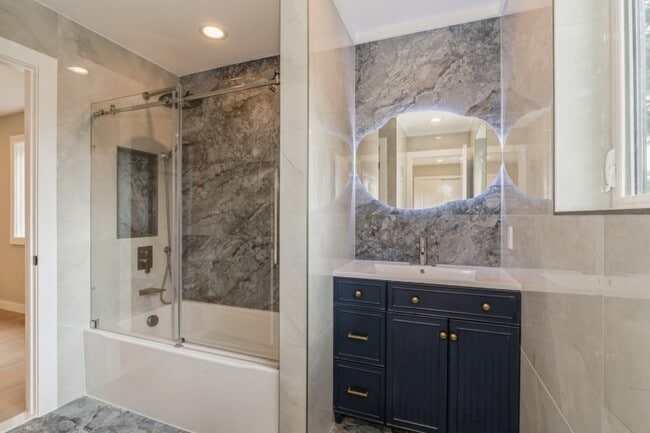 Building Photo - 66 E Gramercy Pl