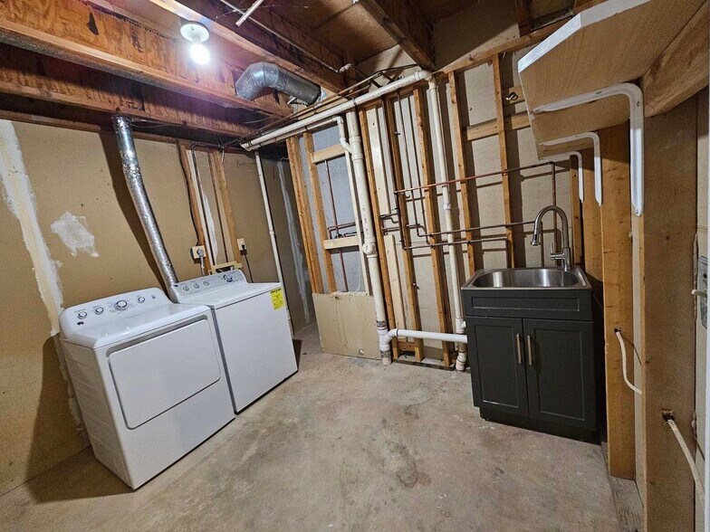 basement laundry room - 323 Felsted Ct