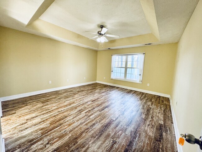 Building Photo - 932 Eaglet Cir