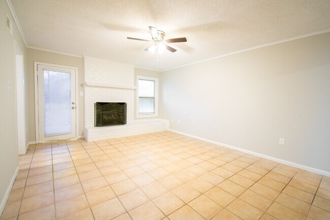 Building Photo - Renovated 3BR/2B home in 38134