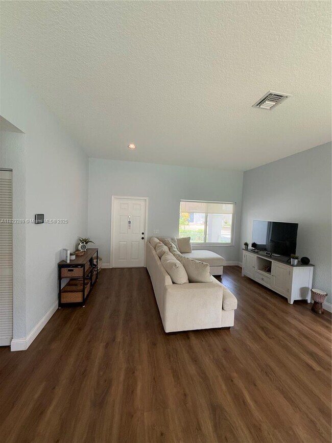 Building Photo - 4422 Foxtail Ln