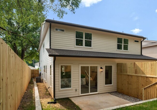 Building Photo - 2415 Pruitt St