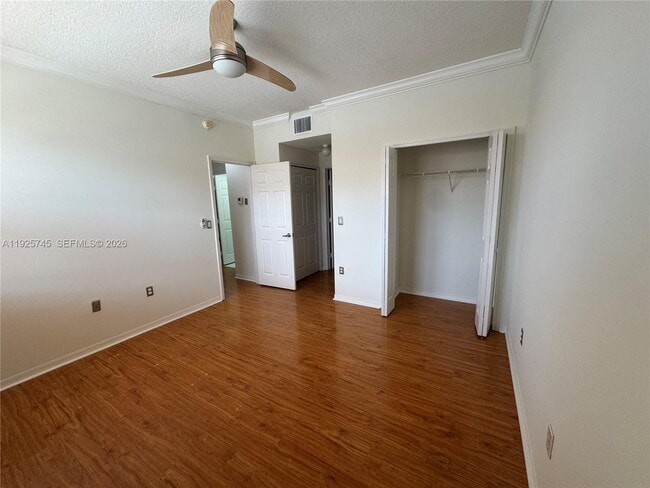 Building Photo - 6015 NW 116 Pl