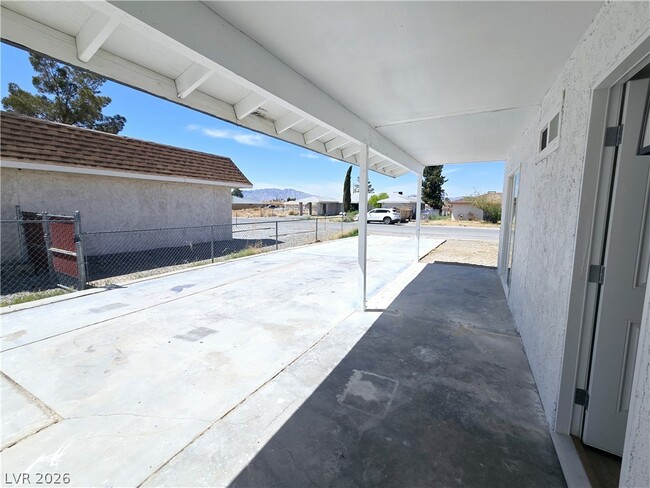 Building Photo - 1083 E Calvada Blvd