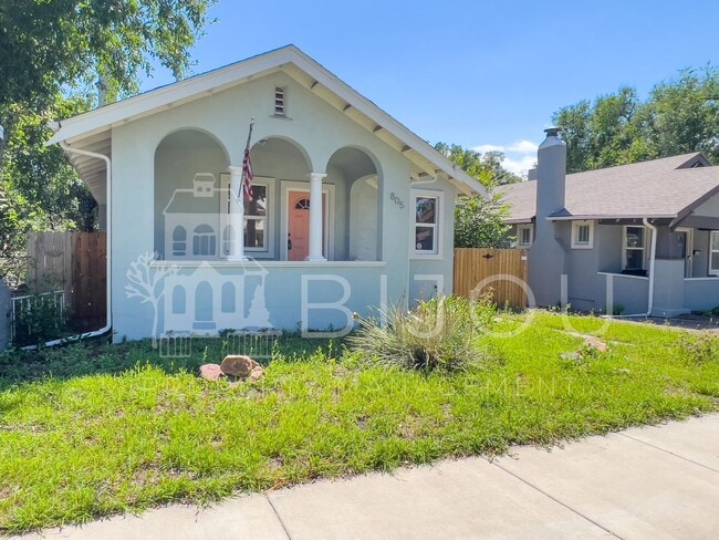 Building Photo - Downtown Bungalow with Large backyard