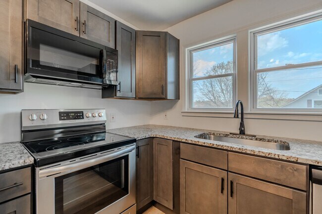 Building Photo - 231 Broadway St