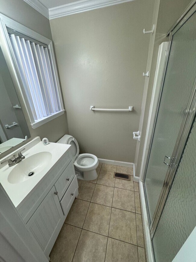 Building Photo - Enjoy Lakefront Luxury Year Round! $250 Off First Full Month's Rent!