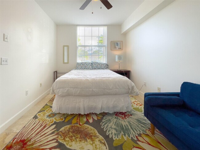 Building Photo - 1900 Van Buren St