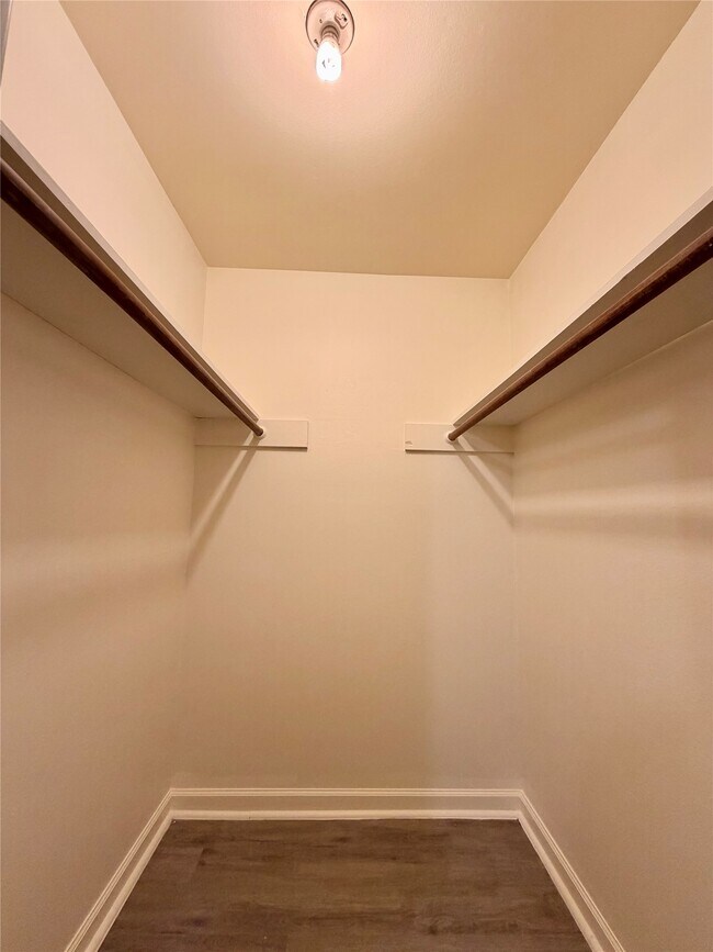 Building Photo - 5422 Winding Way Dr