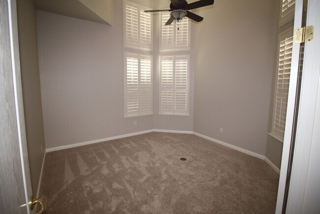 Building Photo - Beautiful Home in Buchanan District + Large Yard