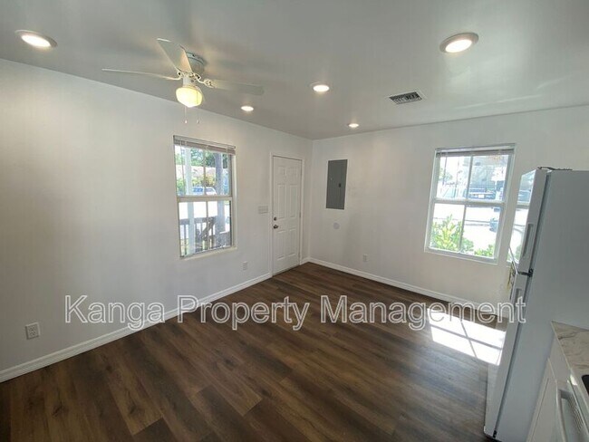 Building Photo - 639 6th St