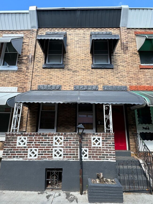 Primary Photo - Newly Rehabbed 3-Bedroom in Strawberry Man...