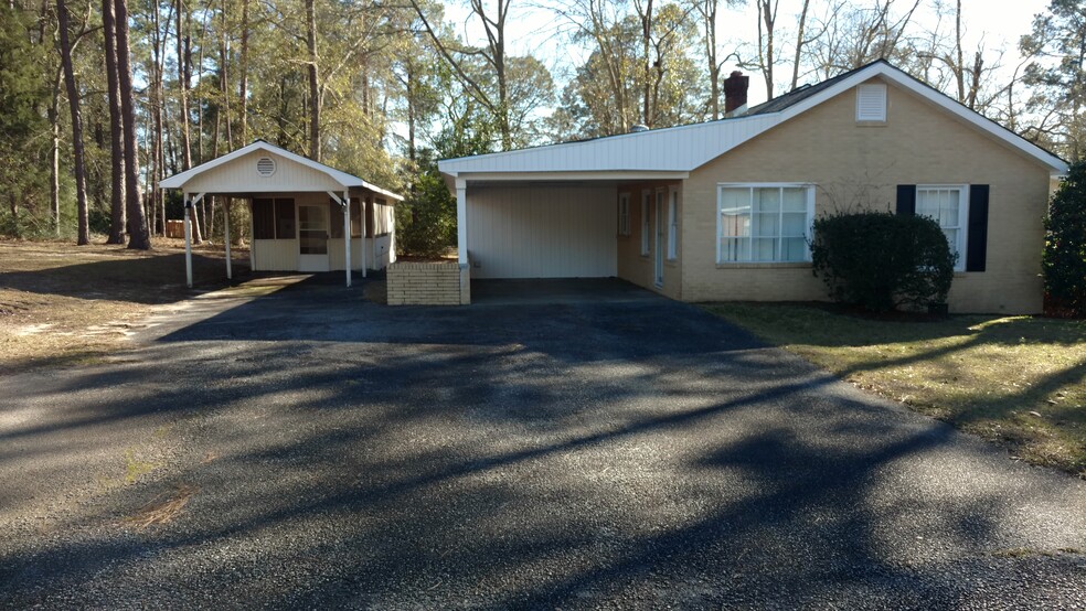 Two Carports & Wet Bar, Party Room - 390 N Lanier St