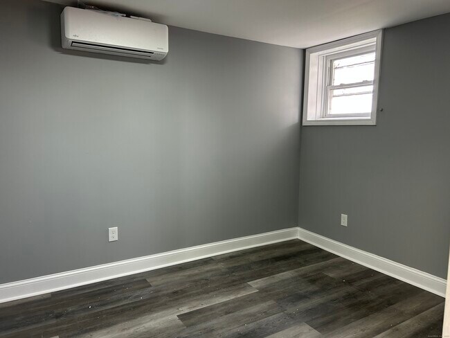 Building Photo - 22 Hawthorne St