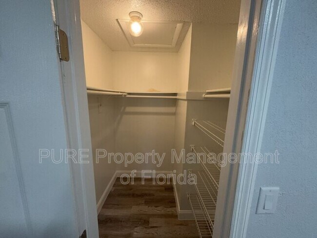 Building Photo - 1610 SE 25th St