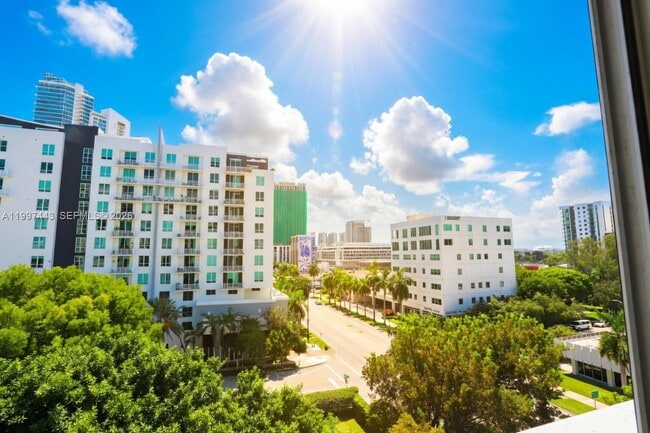 Building Photo - 350 NE 24th St