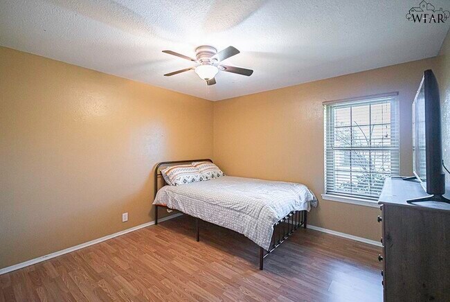 Building Photo - 1223 Amherst St