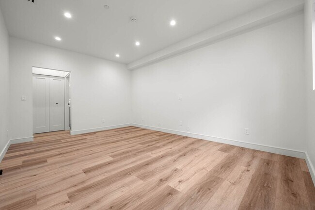 Building Photo - 1920 S Sherbourne Dr