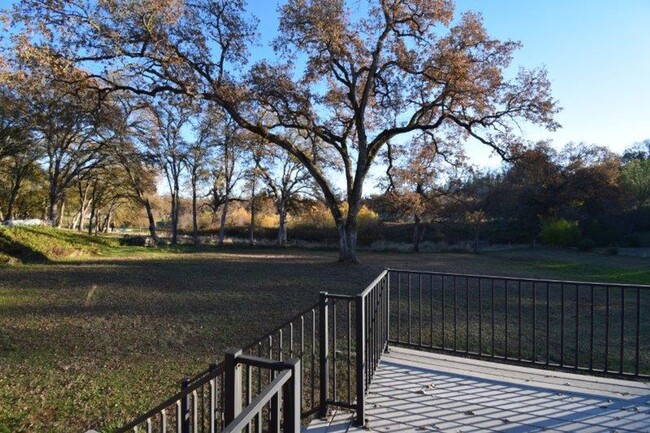 Building Photo - Newly Remodeled Lake of the Pines Home