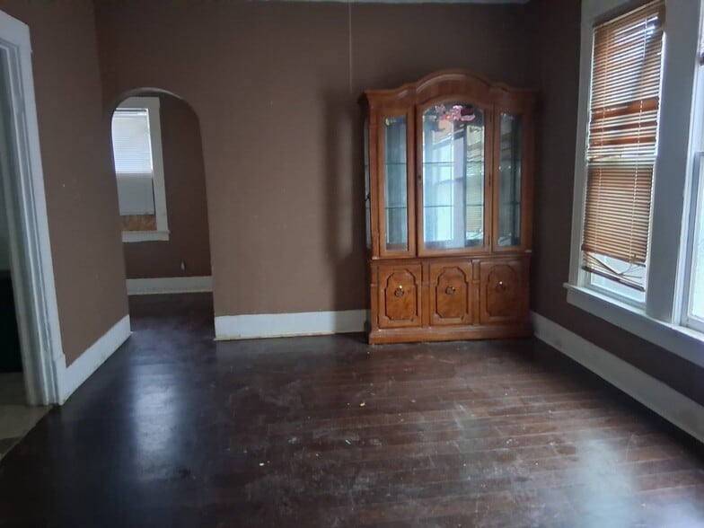 Building Photo - 1729 N Woodford St