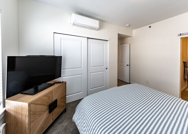 Building Photo - 2 Bedroom 2 Bath Luxury Apartment near Garden of the Gods and Ute Valley