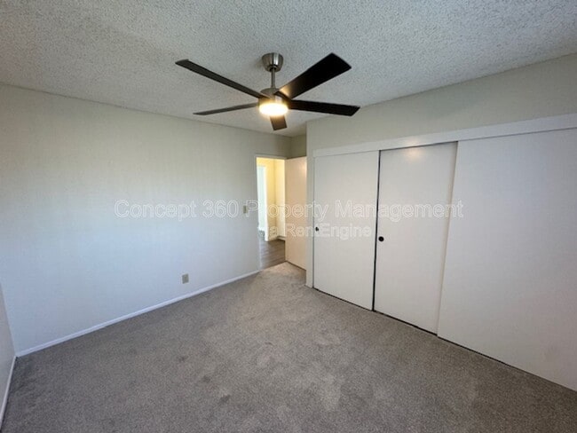 Building Photo - 9421 Cedar St