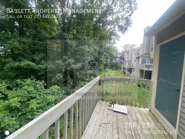 Building Photo - 40 Manorwood Dr
