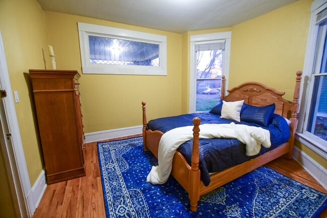 Building Photo - 1316 W Dean Ave