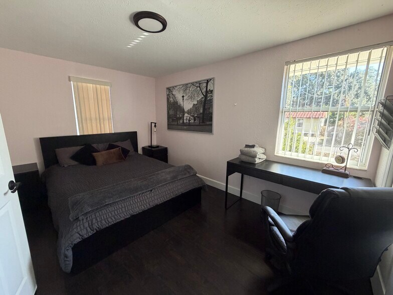 Building Photo - 203 W Crest Ave