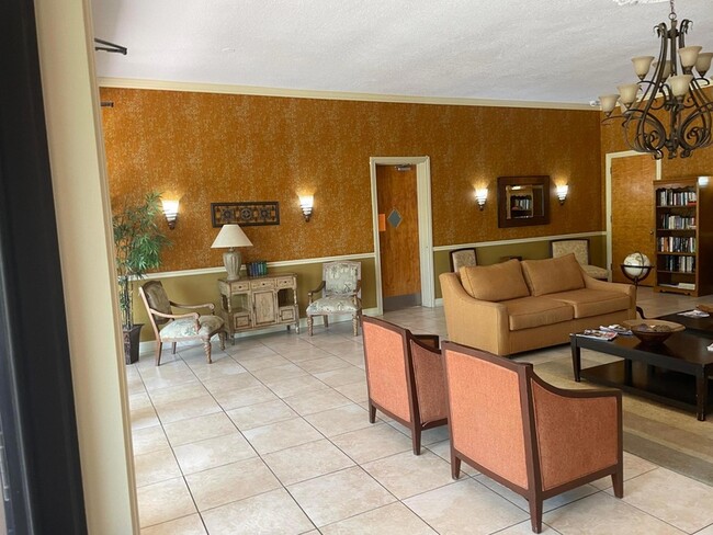 Building Photo - 502 Davis Rd