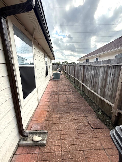 Building Photo - 6019 Greenpark Manor Ln